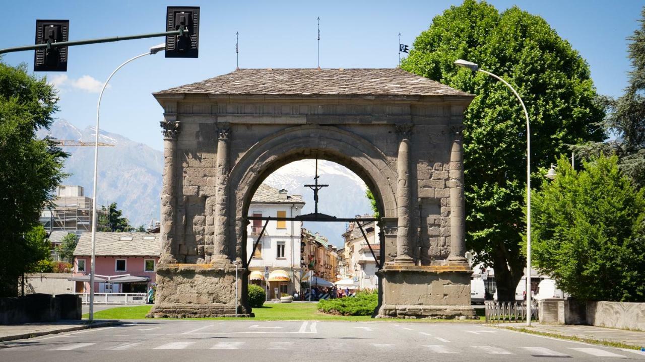 Nuovo Appartamento In Centro Con Posto Auto Incluso Aosta Exteriér fotografie